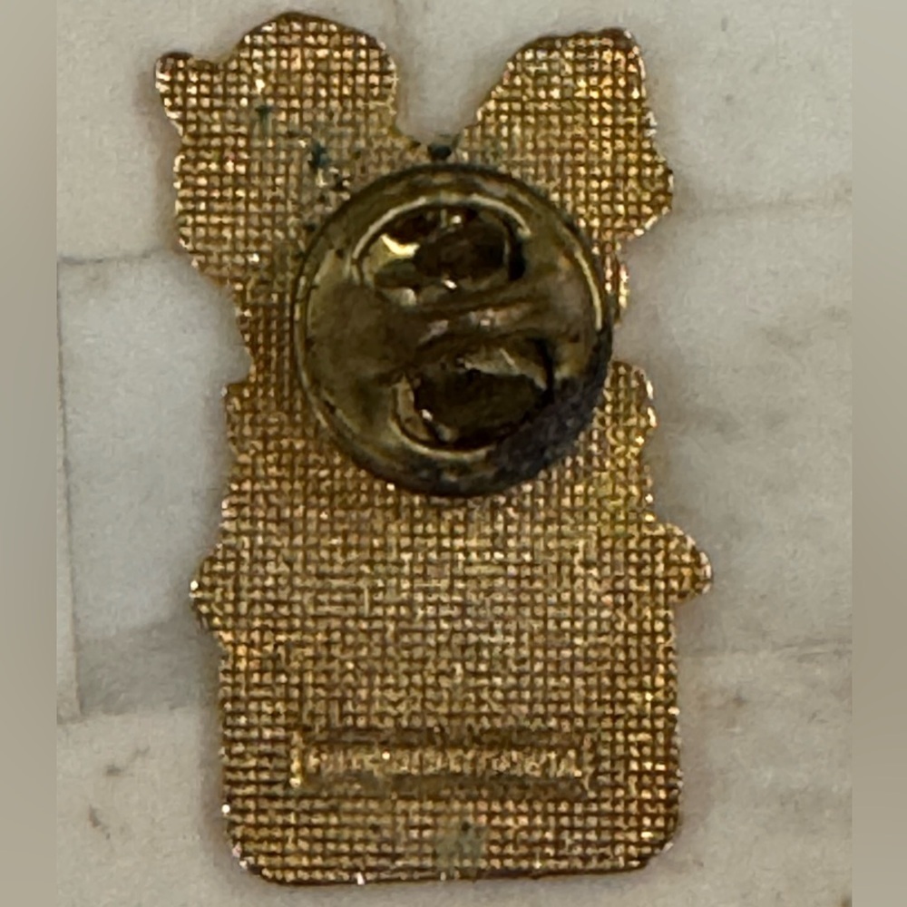 Chip & Dale Rescue Rangers Gold and Red Linited Edition Disney Pin NWOT - Picture 6 of 7
